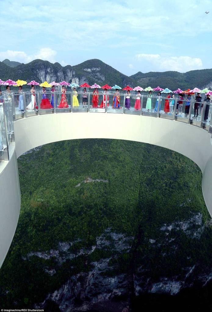 China-Opens-World’s-Longest-Skywalk-30