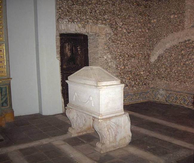 Bone-chapel-Cap-d'Ossus-Gudsol-004