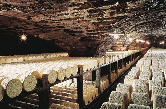 The-Roquefort-Cheese-Caves-Gudsol-006