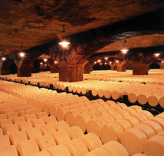 The-Roquefort-Cheese-Caves-Gudsol-008