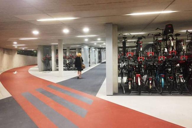 The-World_s-largest-bicycle-parking-garage-in-Utrecht-Gudsol-004