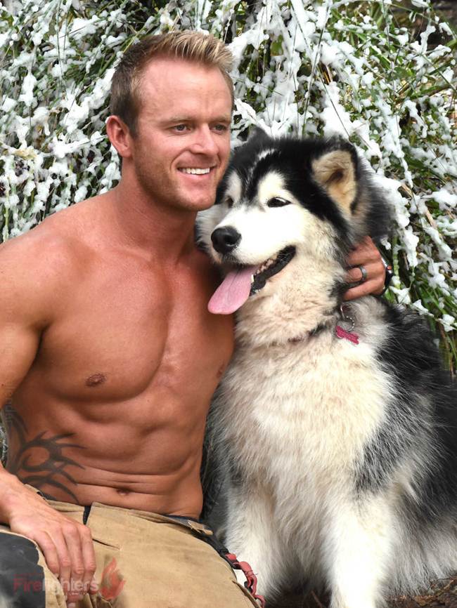 australian_firefighters_with_animals_for_the_calendar_for_2019-015