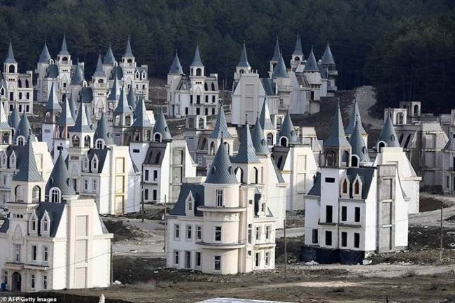 grim_fairytale_turkish_property-castles-004